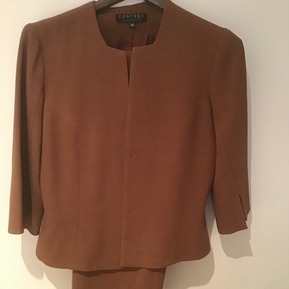 Brown  pants suit, fully lined